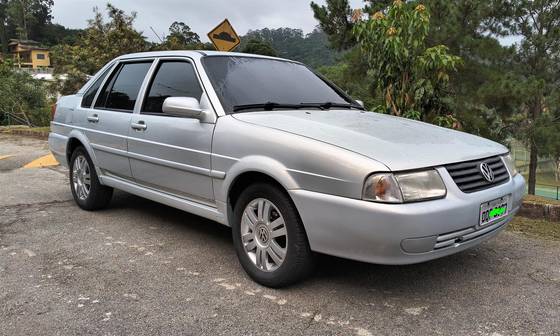 VOLKSWAGEN SANTANA 1.8 MI 8V GASOLINA 4P MANUAL
